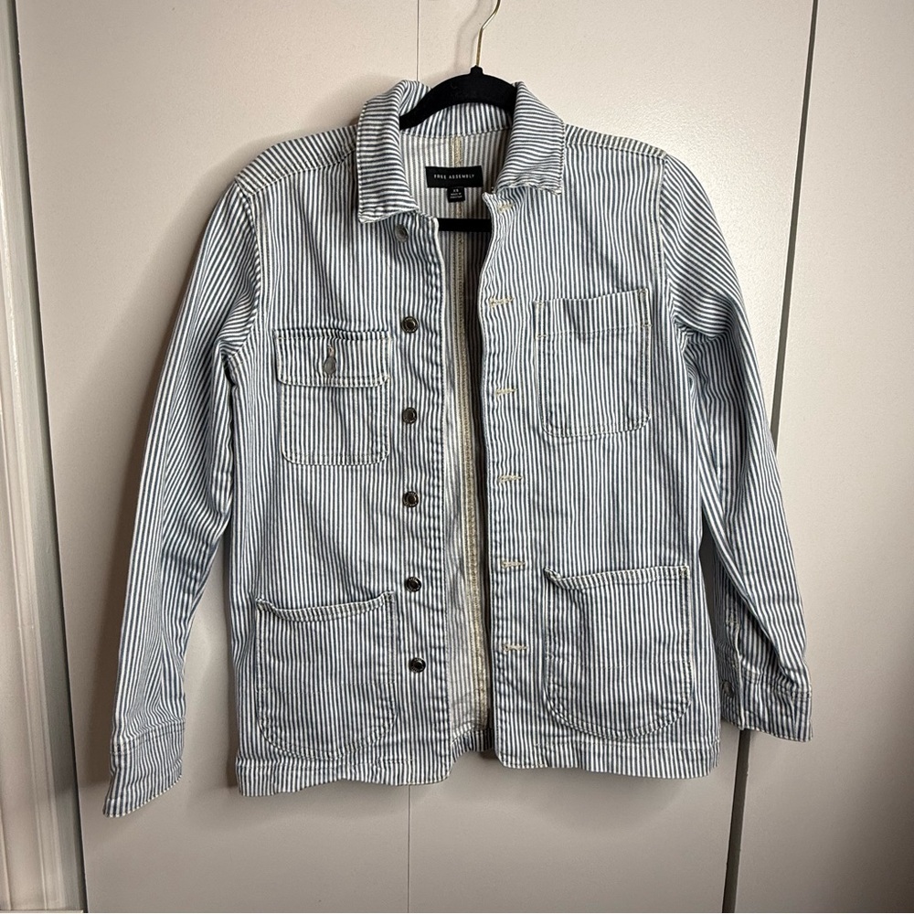 Free Assembly Women’s Barn Jacket Blue White Striped Denim XS - Picture 2 of 8